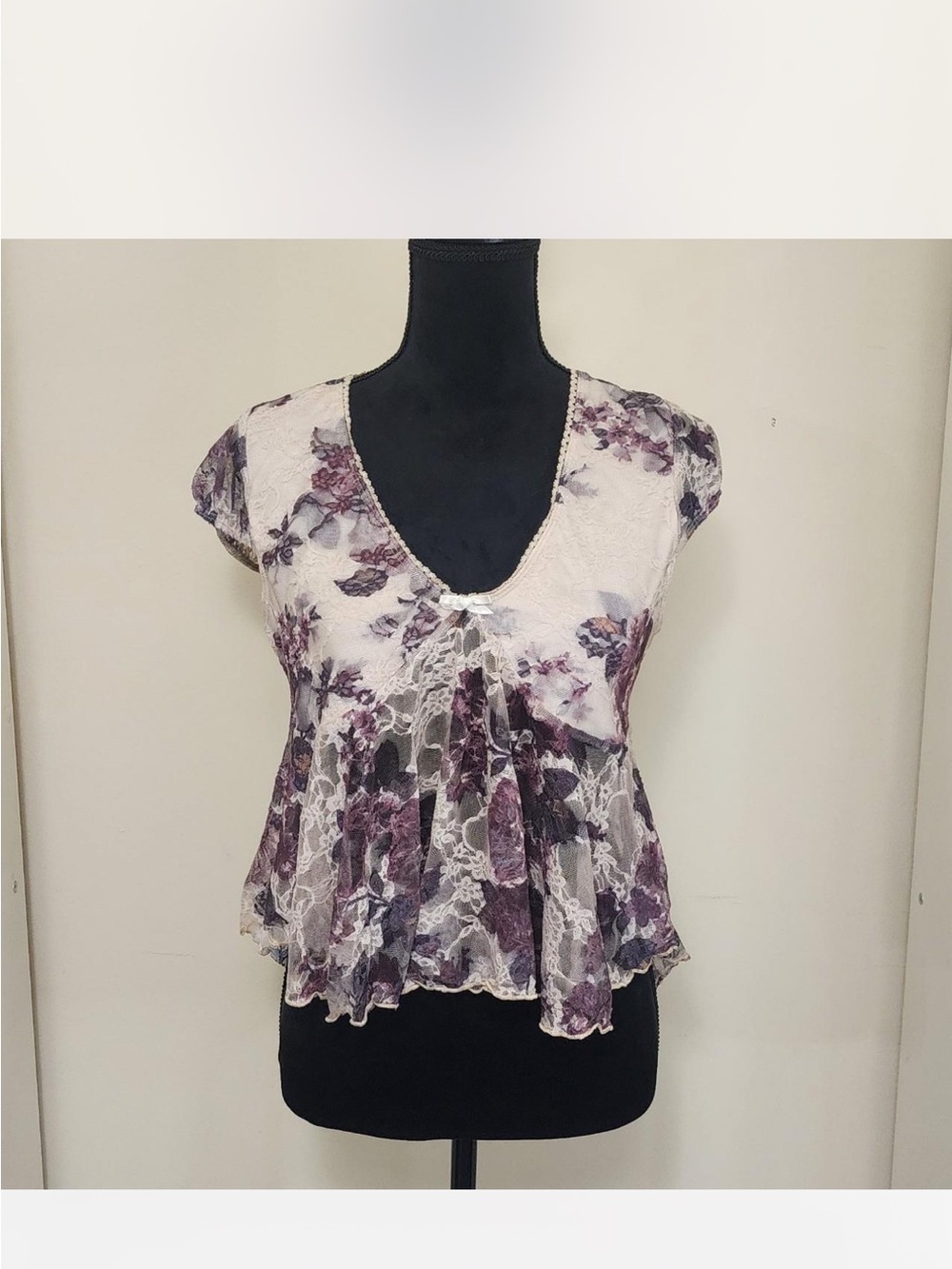 Floral Lace V-Neck Blouse in Purple
